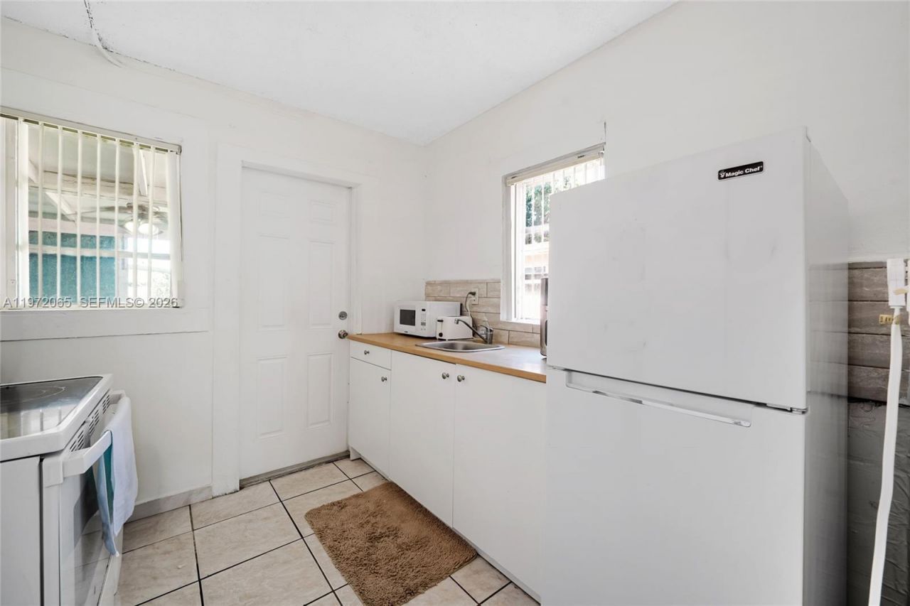 4318 E 8th Ct , Hialeah, FL 33013 Photo