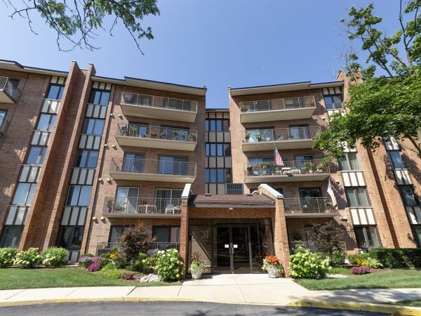 701 Lake Hinsdale Drive , Unit 306, Willowbrook, IL 60527