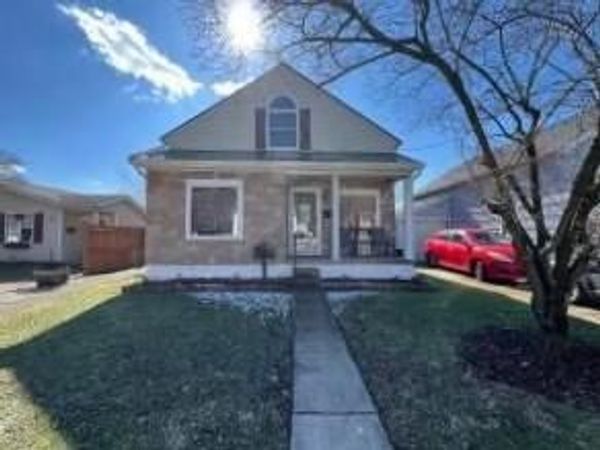 15 W Postal Avenue, Newark, OH 43055
