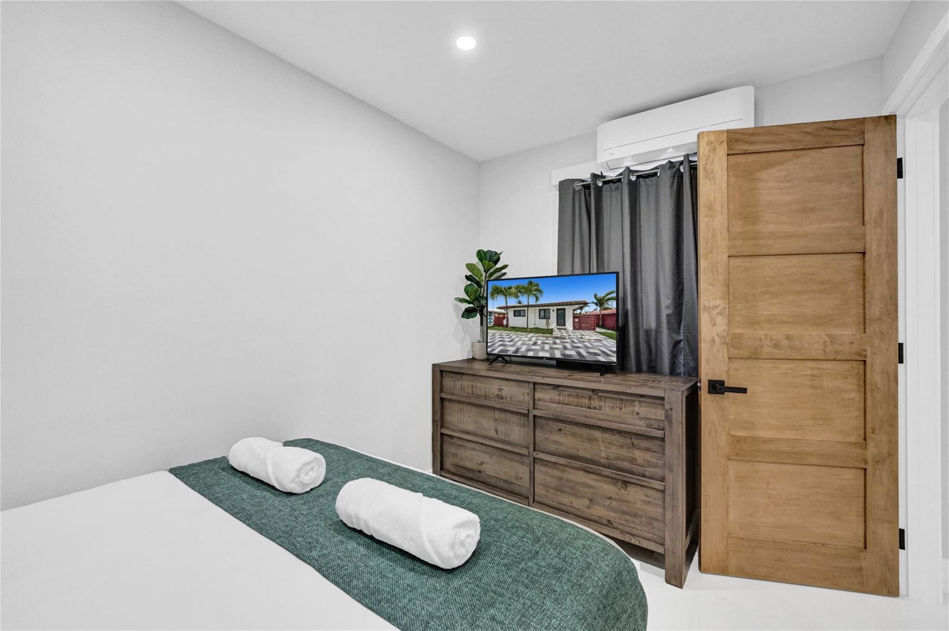 4536 Poinciana Street, Unit 2, Lauderdale by the Sea, FL 33308 Photo