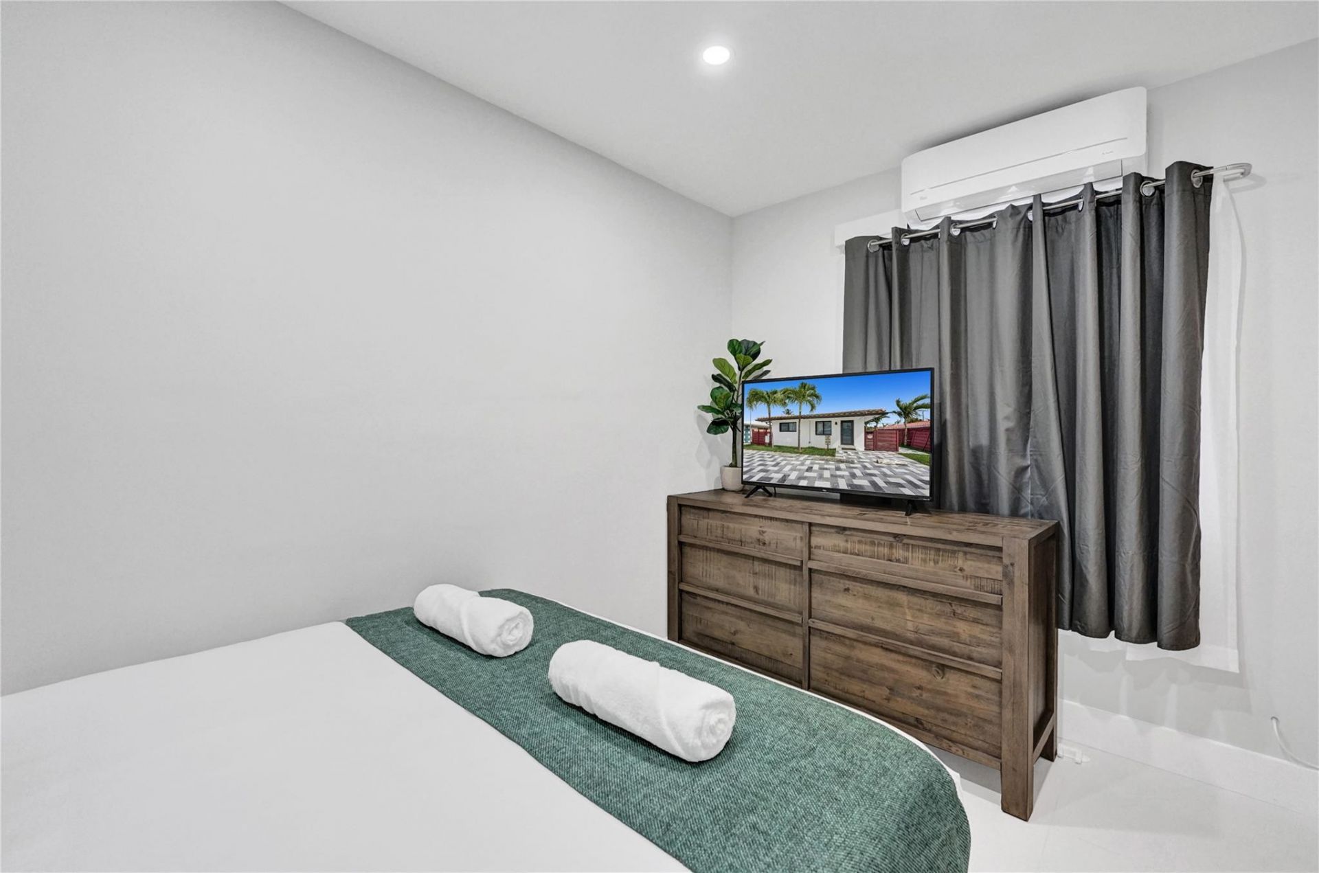 4536 Poinciana Street, Unit 2, Lauderdale by the Sea, FL 33308 Photo