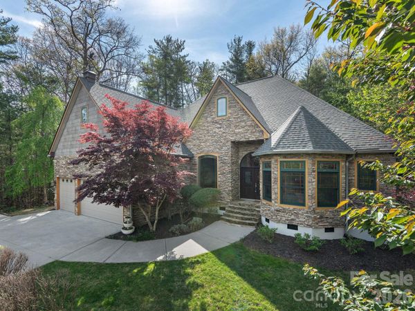 86 Oak Hollow Drive, Asheville, NC 28805