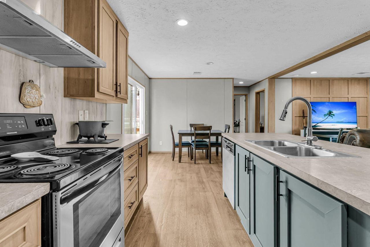 110 Frankie Lane Photo 12