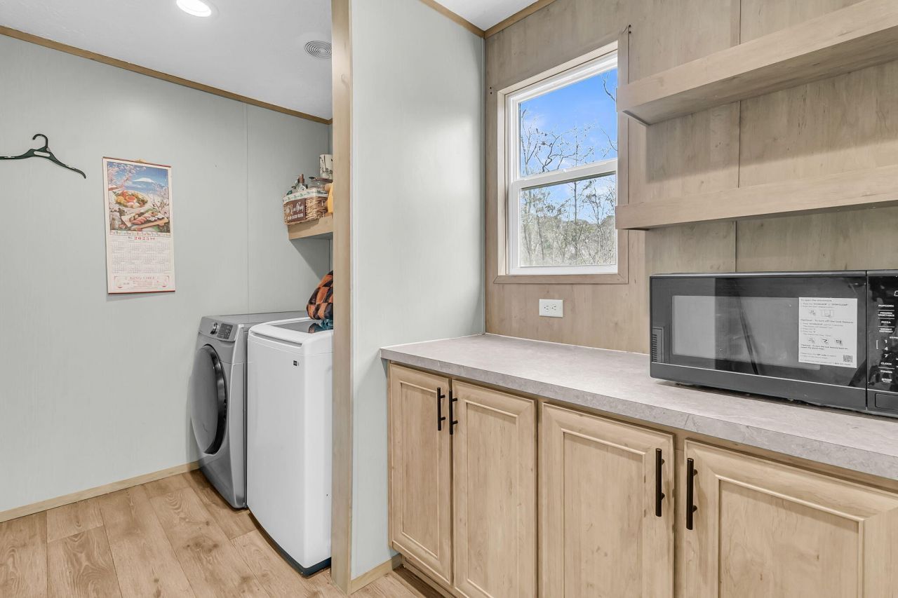 110 Frankie Lane Photo 14