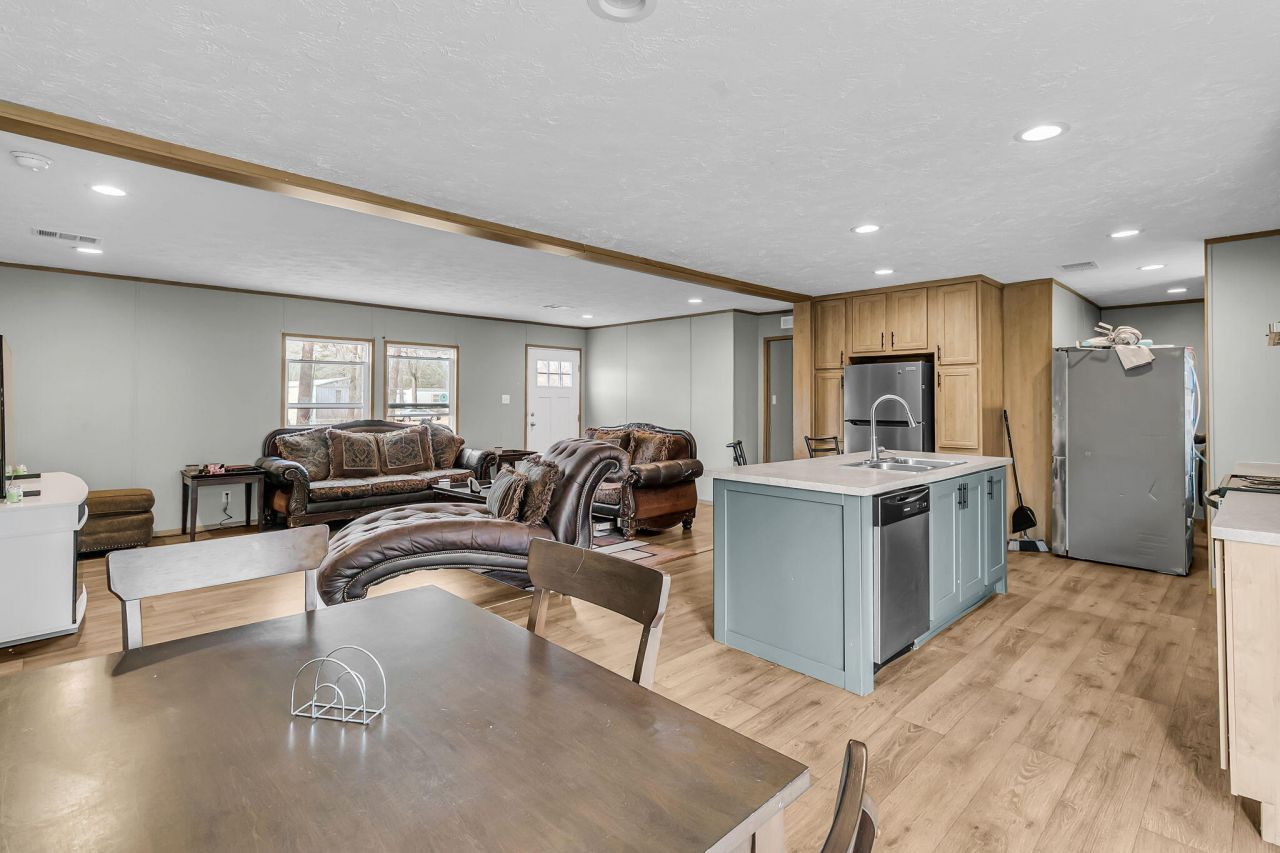 110 Frankie Lane Photo 17