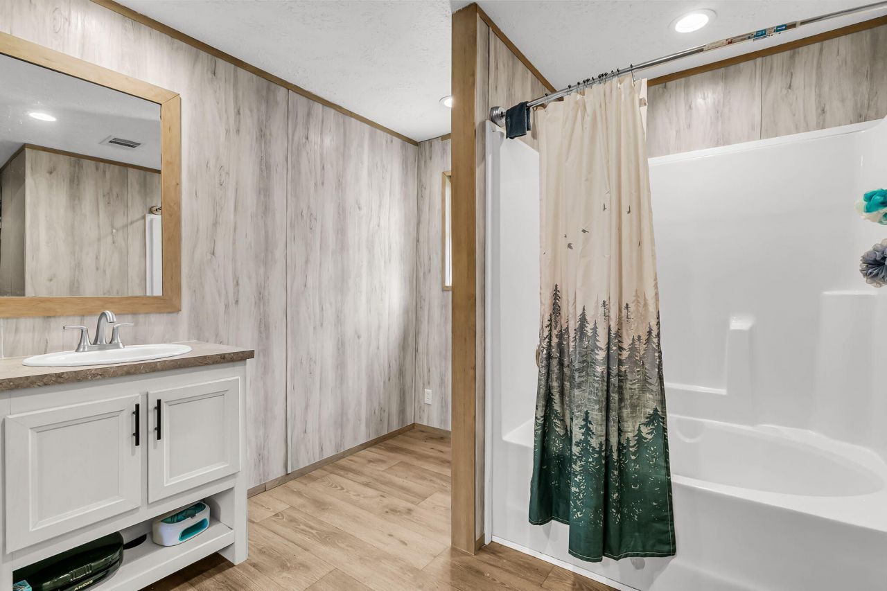 110 Frankie Lane Photo 23