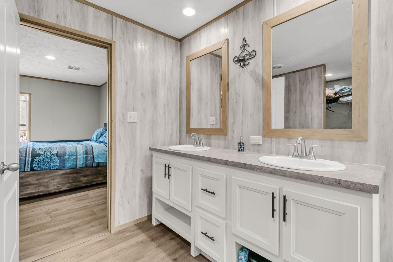 110 Frankie Lane Photo 24