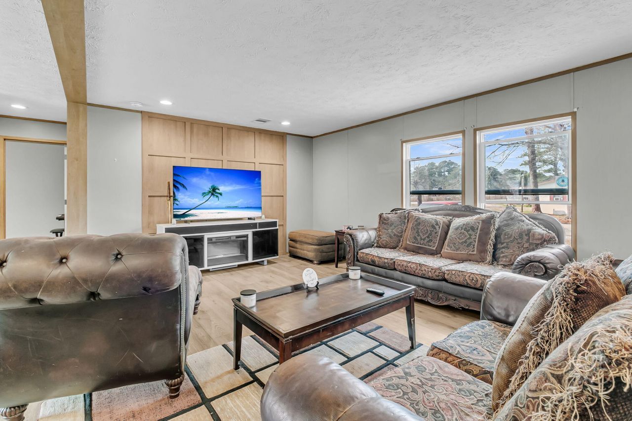 110 Frankie Lane Photo 7