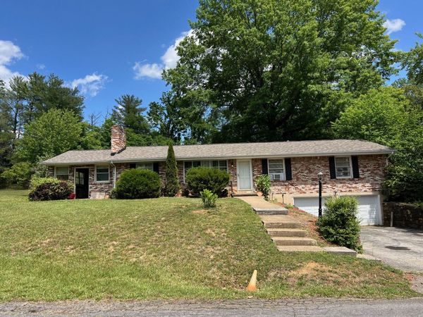2210 Tannehill DR , Roanoke, VA 24018
