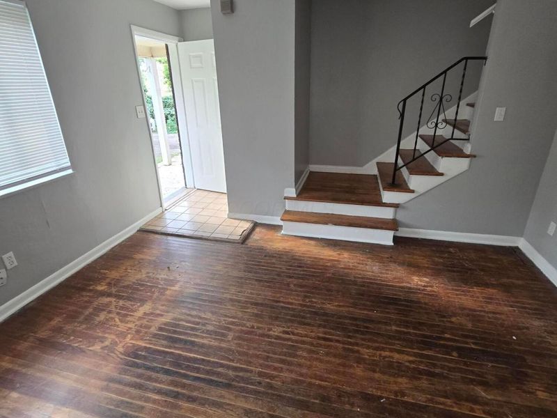 857 Regina Court, Columbus, OH 43204 Photo 2