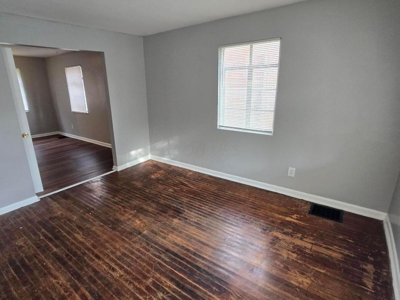 857 Regina Court, Columbus, OH 43204 Photo 4