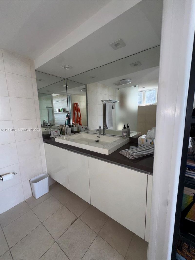 2457 Collins Ave , Unit 405, Miami Beach, FL 33140 Photo