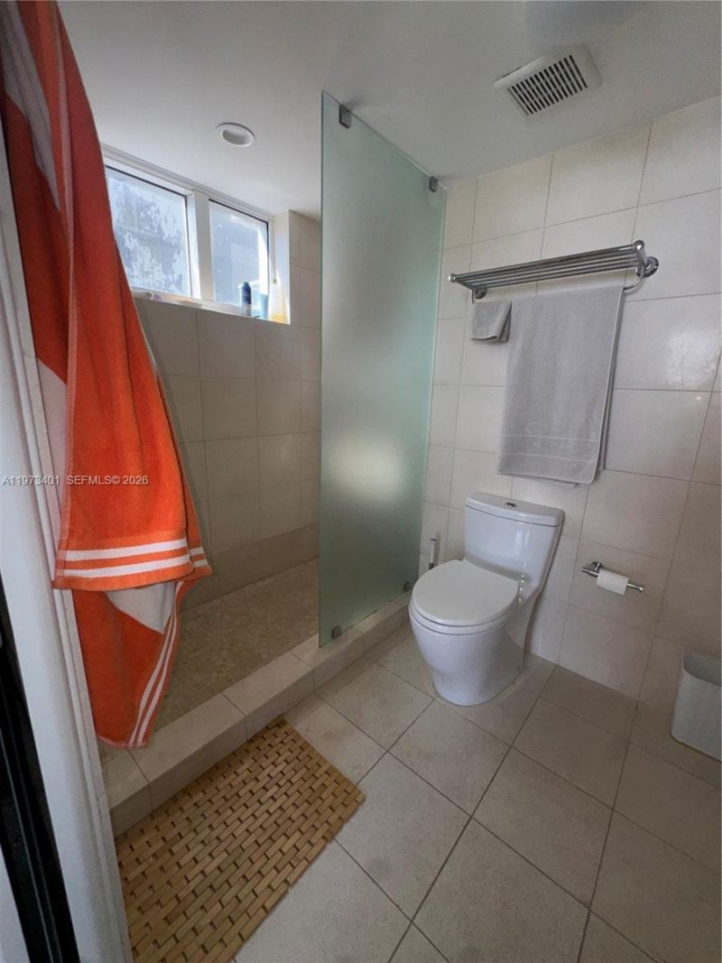 2457 Collins Ave , Unit 405, Miami Beach, FL 33140 Photo