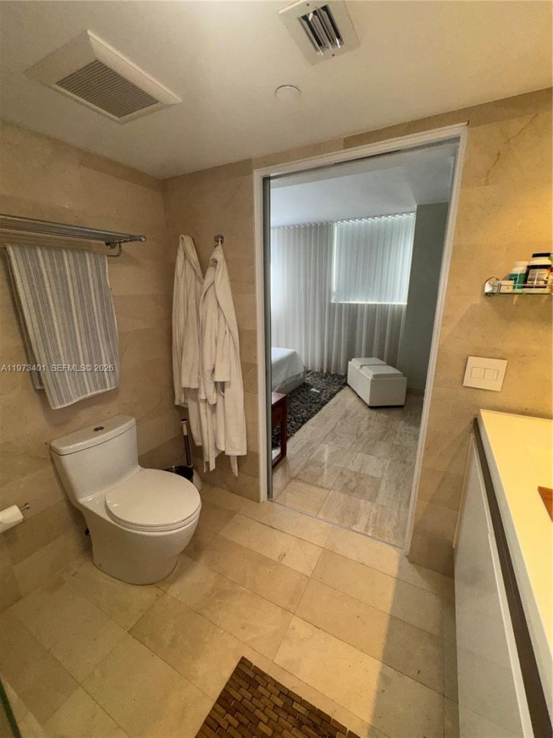 2457 Collins Ave , Unit 405, Miami Beach, FL 33140 Photo