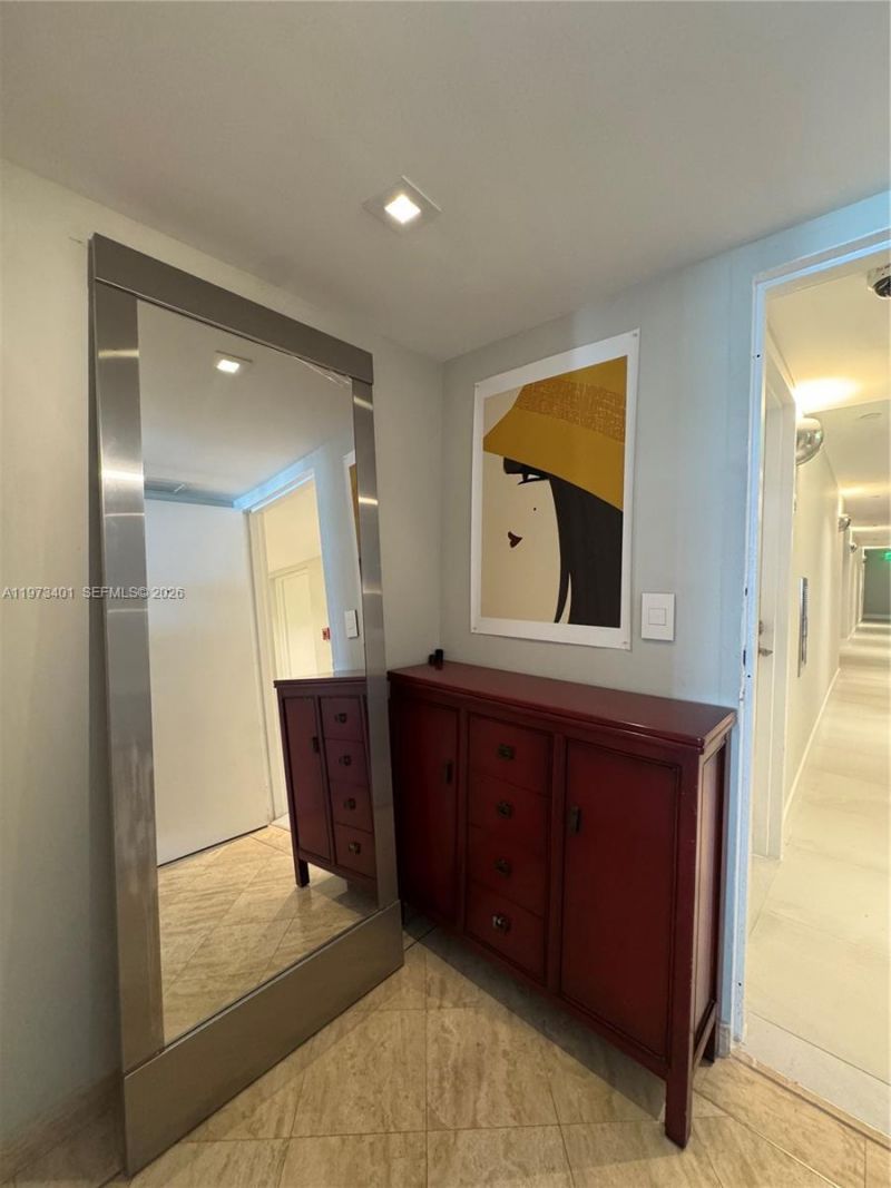 2457 Collins Ave , Unit 405, Miami Beach, FL 33140 Photo