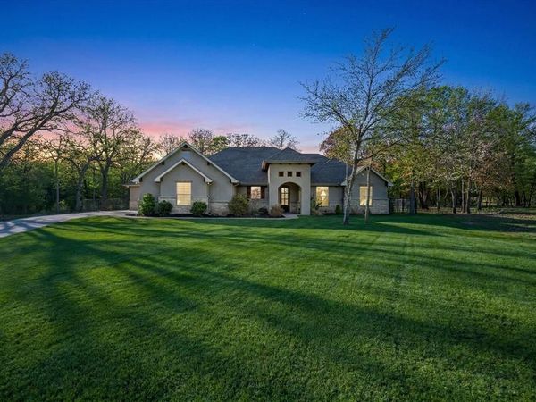 401 Acorn Trail, Granbury, TX 76049