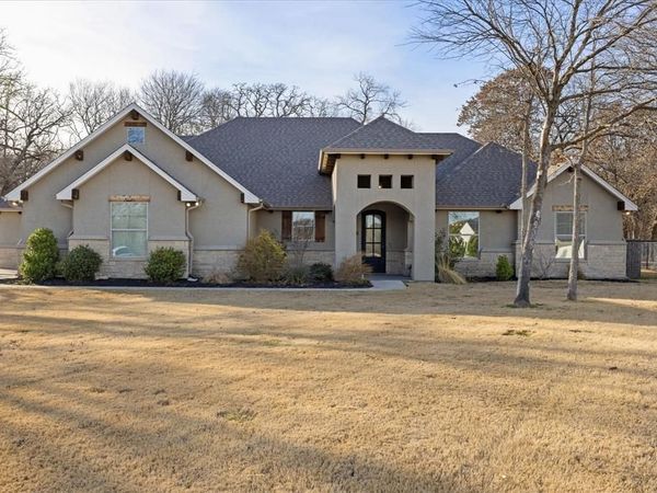 401 Acorn Trail, Granbury, TX 76049