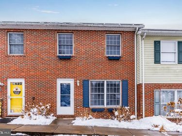 206 SCHOOLHOUSE LANE , MILLERSBURG, PA 17061