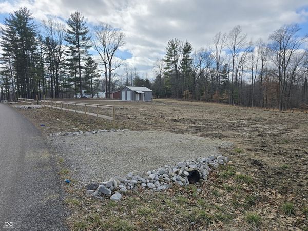 1249 N Lawrence Hollow Drive, Bloomfield, IN 47424