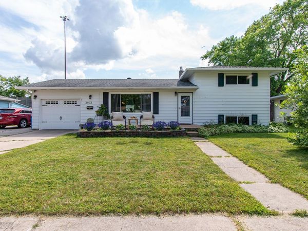 2802 BROOKDALE Road, Moorhead, MN 56560