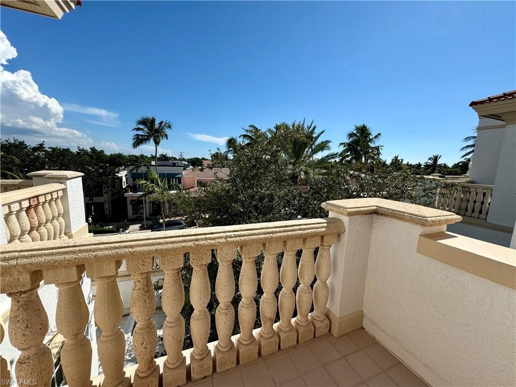 365 5th Ave S, Unit 303, Naples, FL 34102 Photo