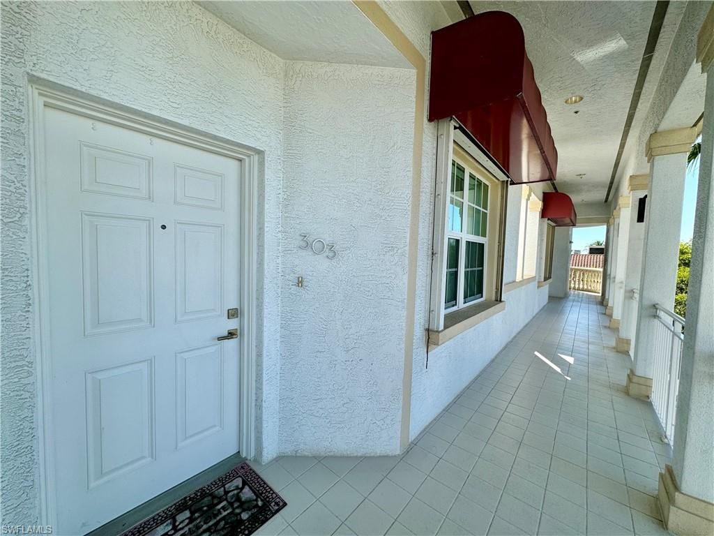 365 5th Ave S, Unit 303, Naples, FL 34102 Photo