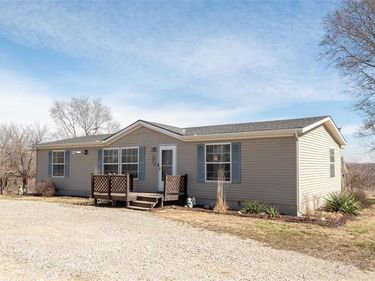 6872 Wild Horse Road, McLouth, KS 66054