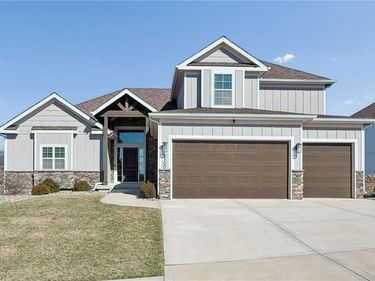 2500 NW Riverview Drive, Riverside, MO 64150