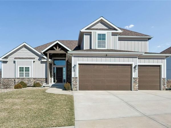2500 NW Riverview Drive, Riverside, MO 64150