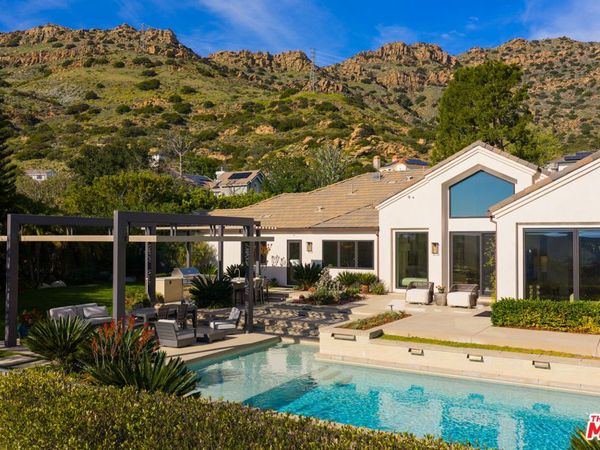 1885 Mesa Ridge Avenue, Westlake Village, CA 91362