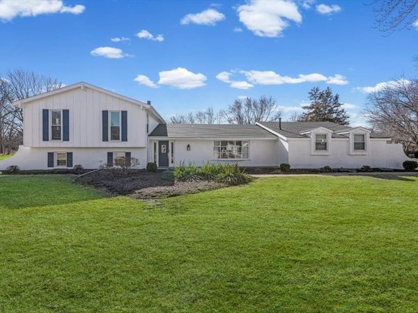 19 Golfview Lane , Lake Barrington, IL 60010