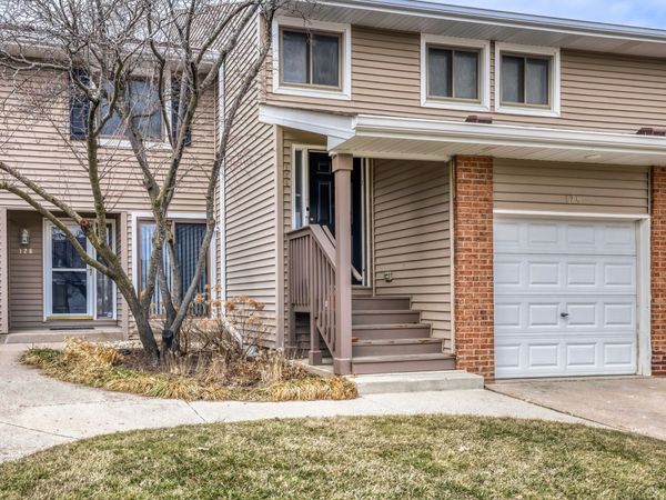 126 Autumn Court, Unit 126, Buffalo Grove, IL 60089
