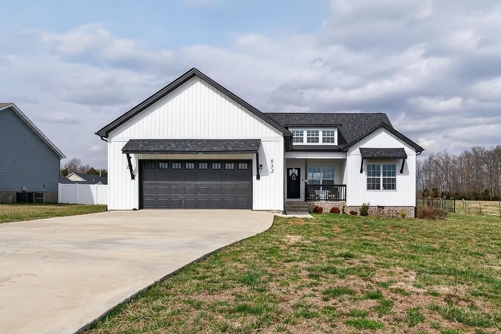 652 Clog Valley Drive, Sparta, TN 38583 Main Photo