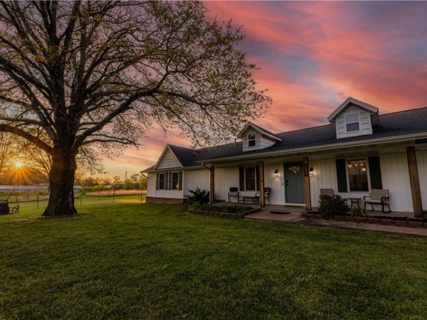 9248 E McNelly Road, Bentonville, AR 72712