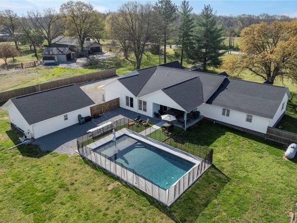 9248 E McNelly Road, Bentonville, AR 72712