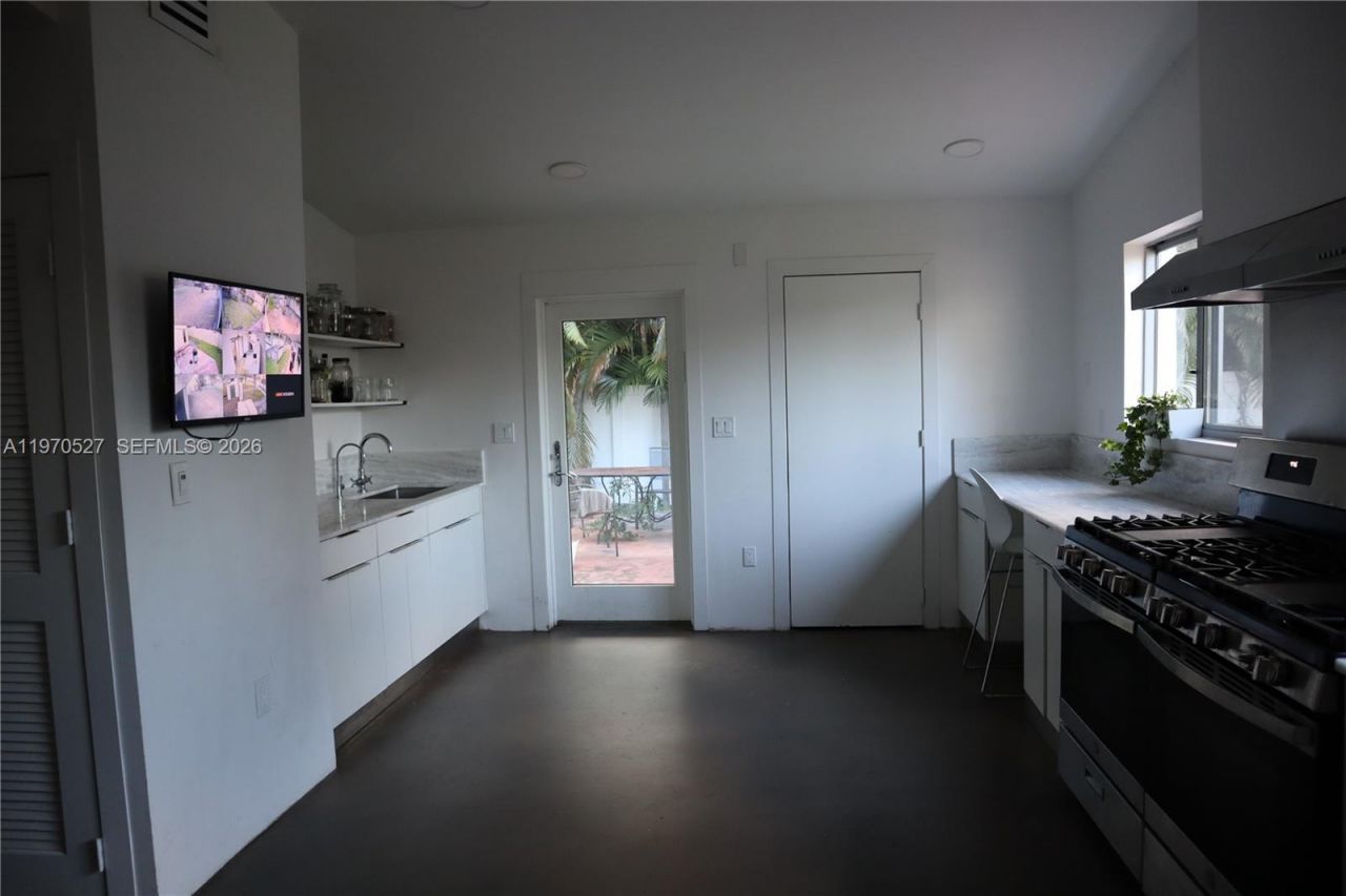 937 NE 171st St, Miami, FL 33162 Photo