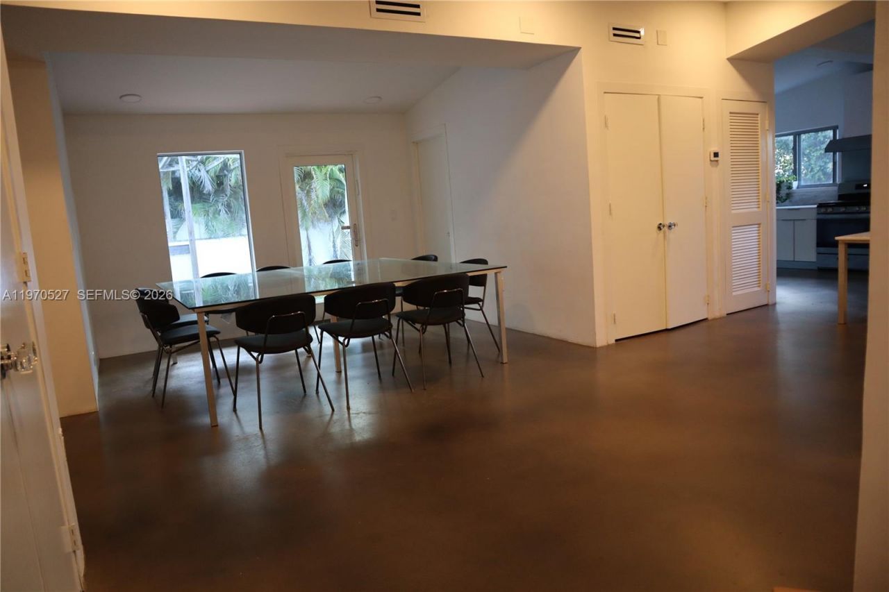 937 NE 171st St, Miami, FL 33162 Photo