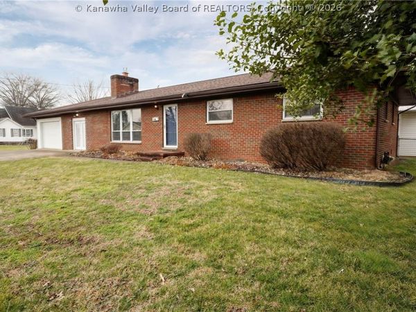 4 Erwin Drive, Nitro, WV 25143