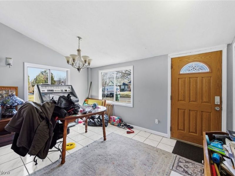 328 E 238th Street, Euclid, OH 44123 Photo 3