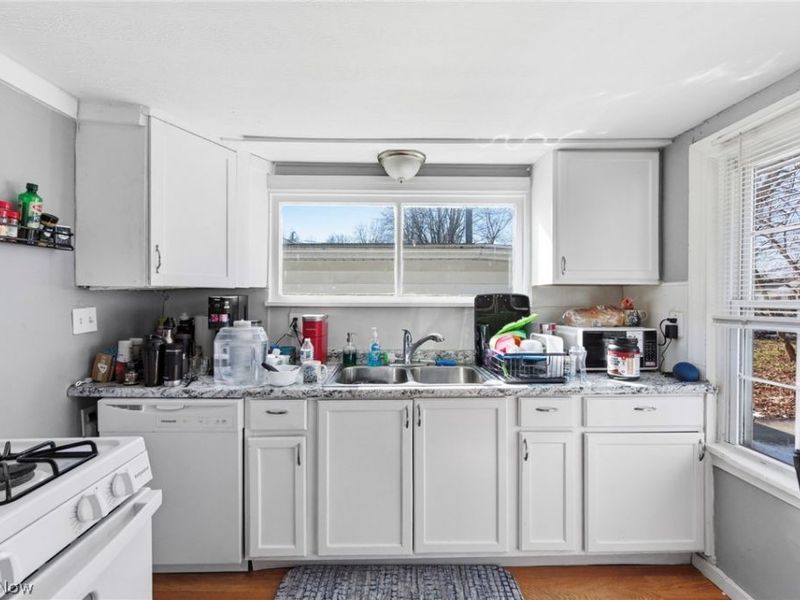 328 E 238th Street, Euclid, OH 44123 Photo 7