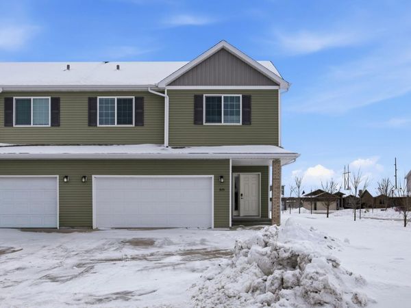 975 30th Avenue W, West Fargo, ND 58078