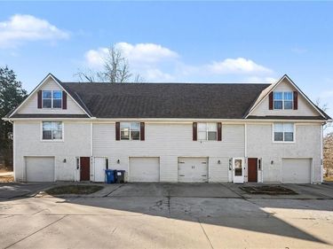 209 SW Pryor Road, Lee's Summit, MO 64081