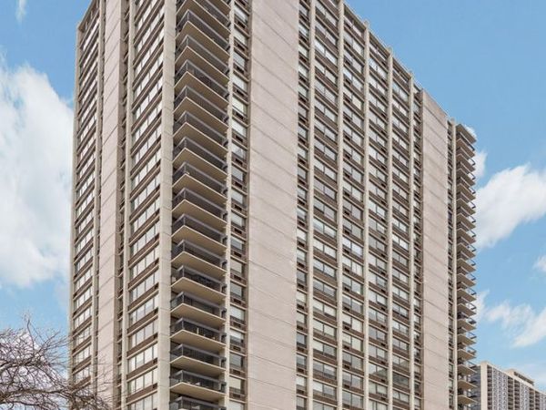 1455 N Sandburg Terrace , Unit 2009, Chicago, IL 60610