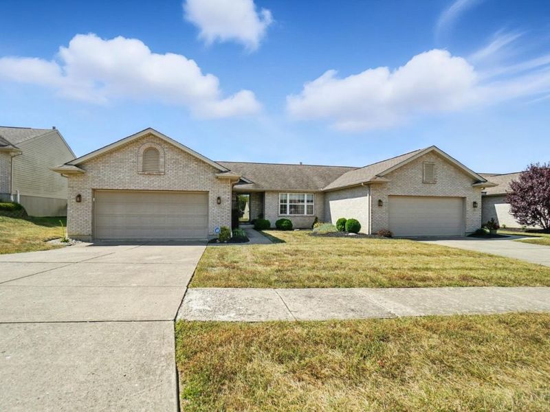 2139 Castle Pines Court, Hamilton, OH 45013 Photo 2