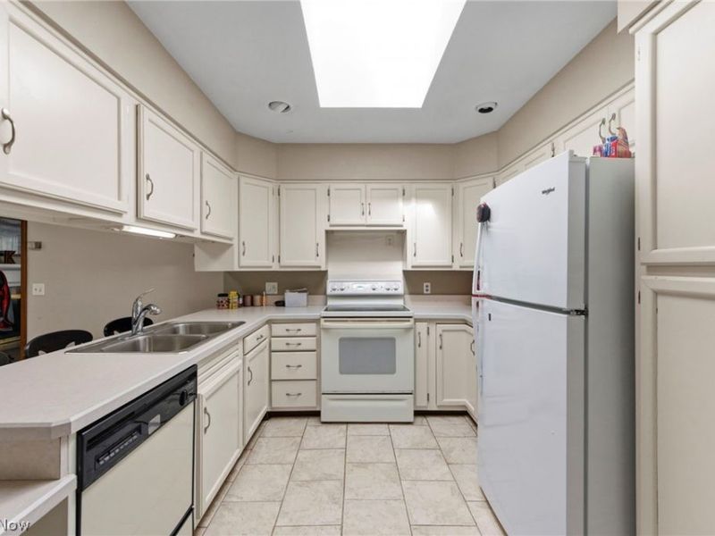 32249 Lake Road, Avon Lake, OH 44012 Photo 15