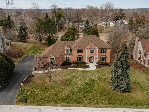 1775 Derrin LANE, Brookfield, WI 53045