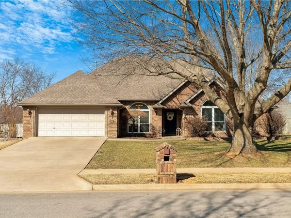 6588 W Silverthorne Street, Fayetteville, AR 72704