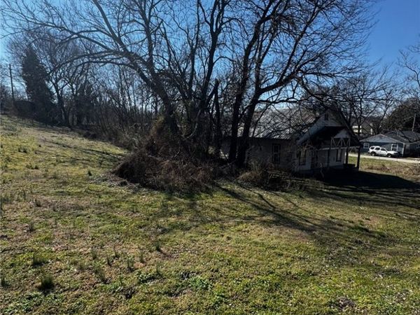 618 Central Street , Siloam Springs, AR 72761