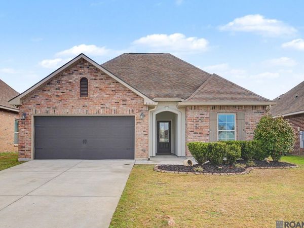 32440 Curtis Cove Ln, Denham Springs, LA 70706