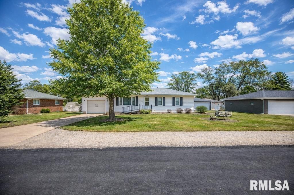 308 Neumann Drive, East Peoria, IL 61611 Main Photo